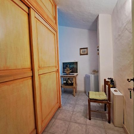 Lu Lisandru Telti Bagian luar foto