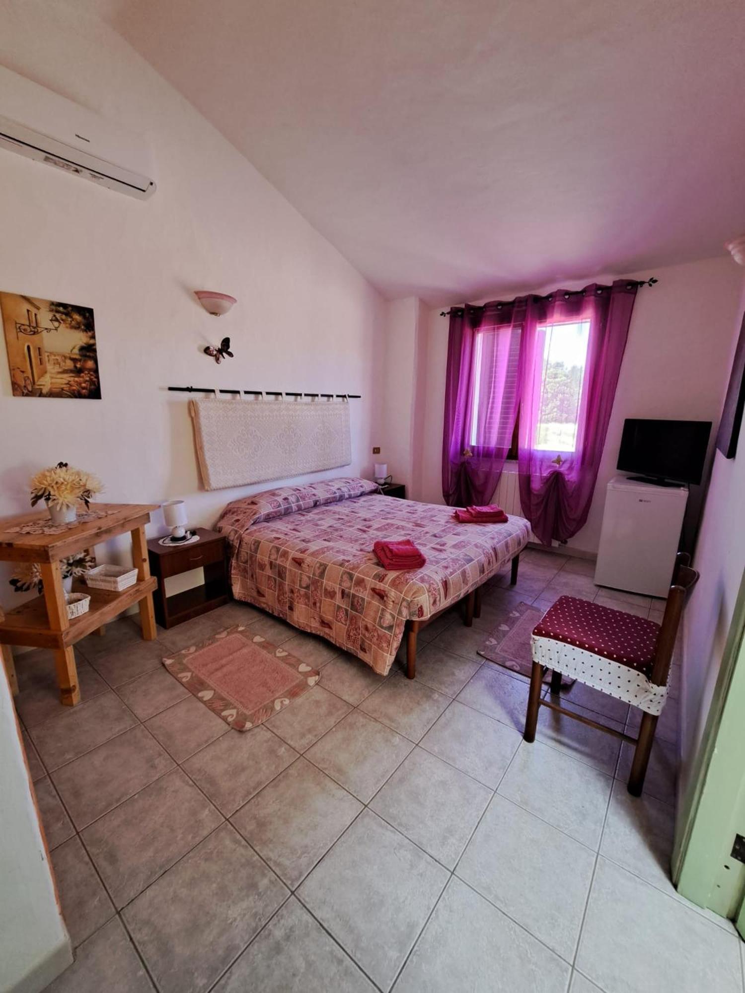 Lu Lisandru Telti Bagian luar foto