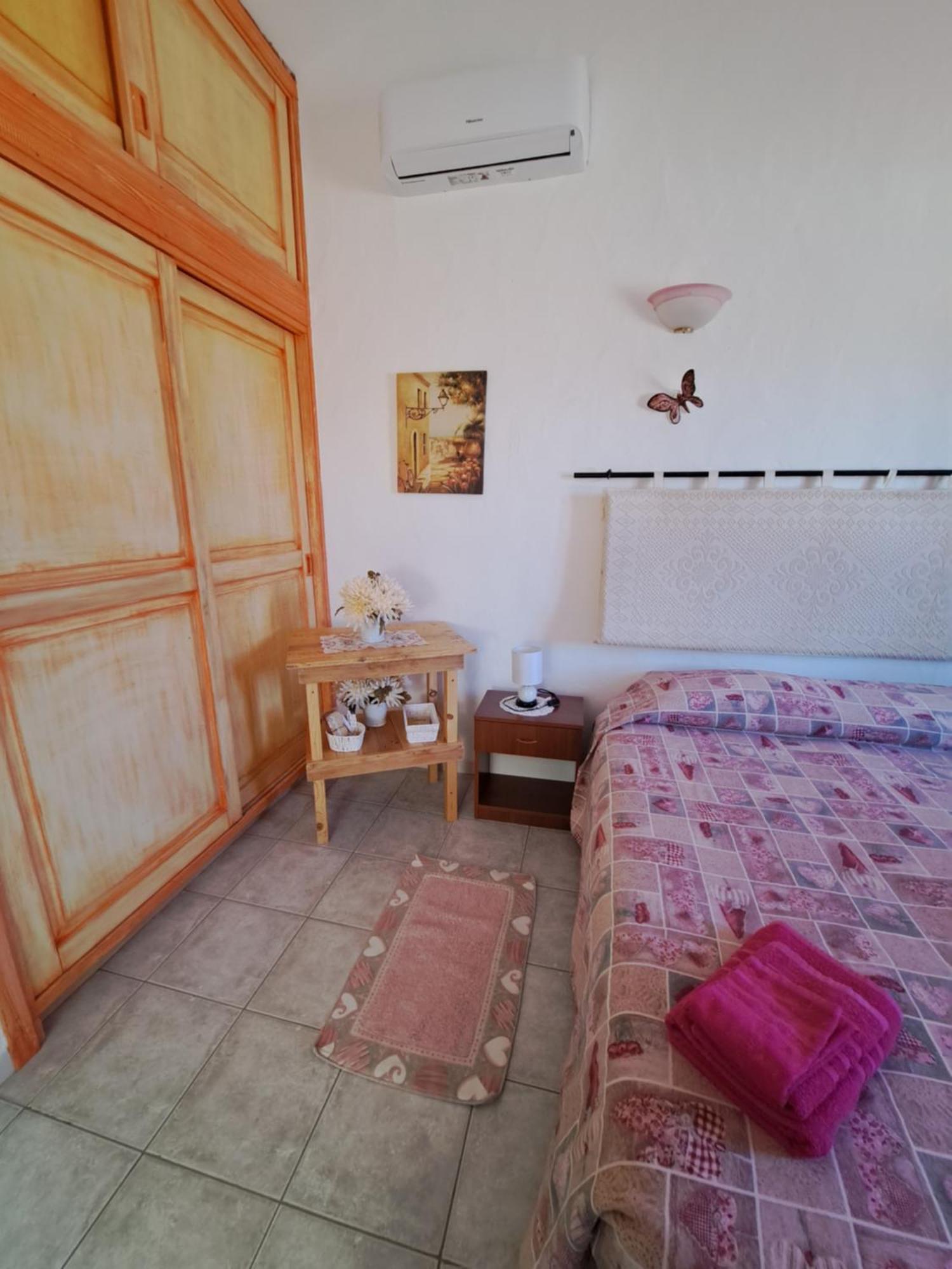 Lu Lisandru Telti Bagian luar foto
