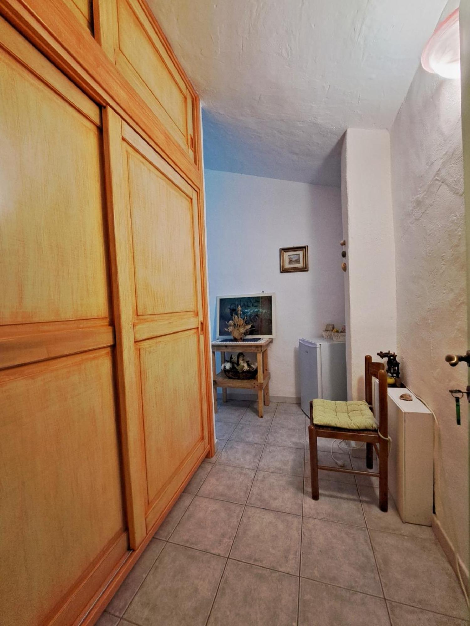 Lu Lisandru Telti Bagian luar foto
